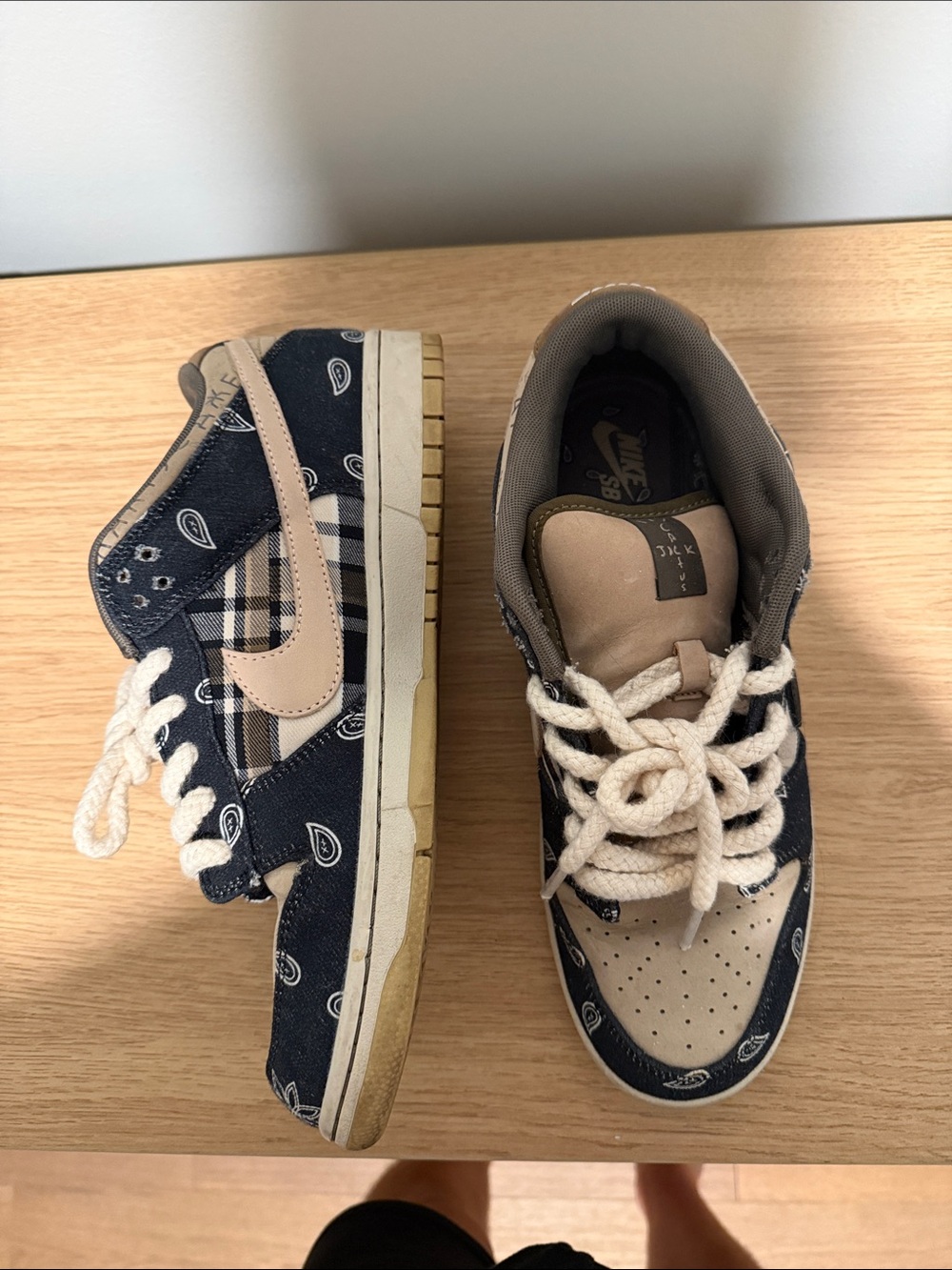 TRAVIS SCOTT DUNKS SIZE 10 GENTLY WORN